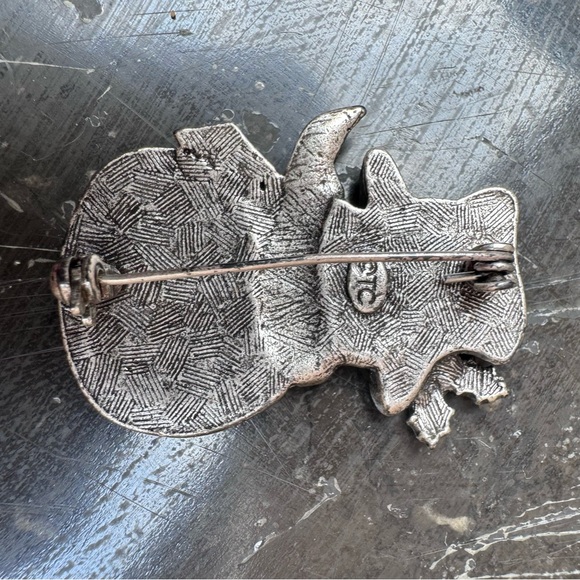 4 Christmas pins - Angel,Snowman,Christmas Tree and a pair of Skates - Picture 8 of 9